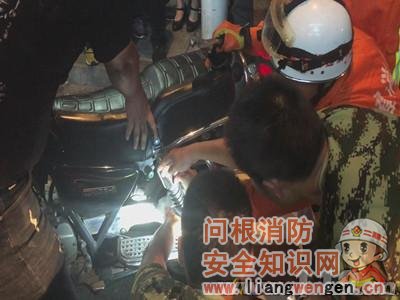 女子手臂卷入摩托车晋江消防紧急施救