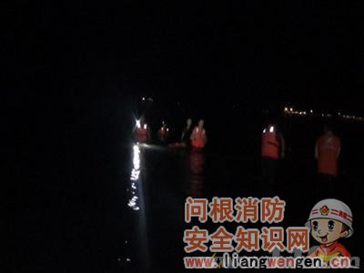 泉州：下海游玩遭遇涨潮三人被困海边游玩需注意